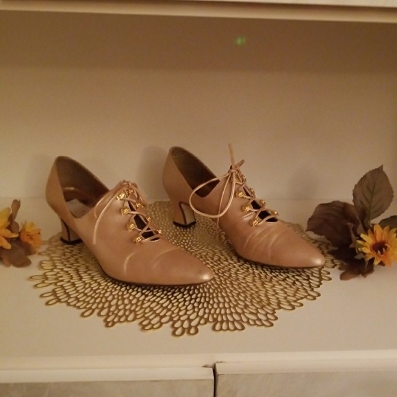 Desire'e Shoes - Spool Heeled Shoes(gold)